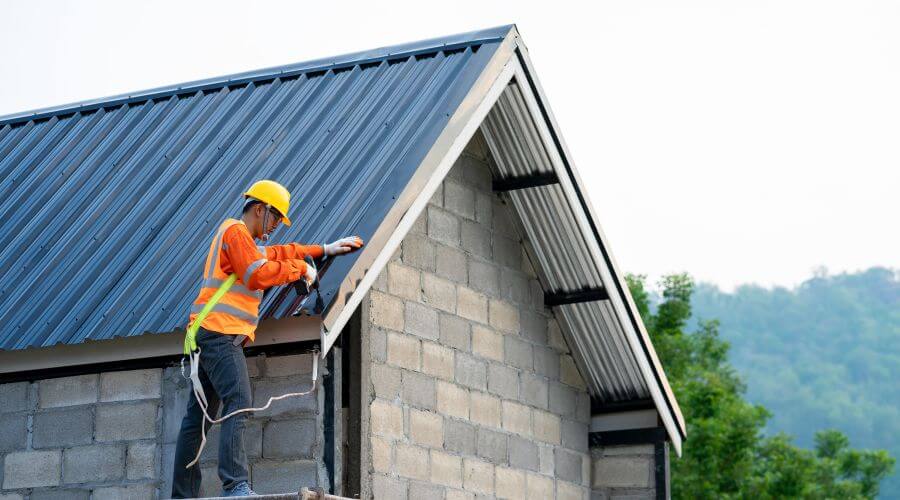Expert Emergency Roof Repairs services in Sheridan, MI